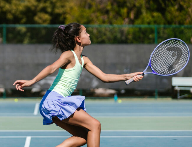 woman playing tennis
